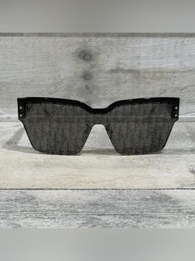 DIOR DiorClub M4U CD40090U Sunglasses In Shiny Black with Silver Pattern Lenses